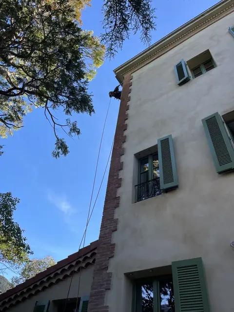 Cordiste sur une façade